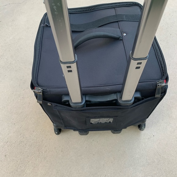 Used - Picture 3 of 3